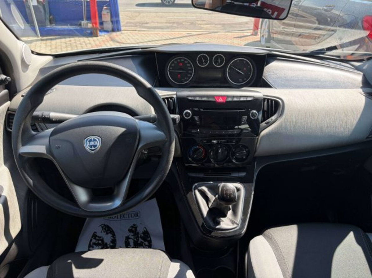 Lancia Ypsilon 1.3 MJT 16V 95 CV 5 porte S&S Silver (8)