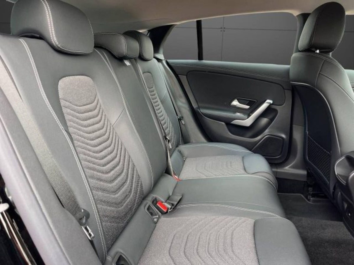 Mercedes-Benz CLA Shooting Brake 180 Automatic Shooting Brake Executive (11)