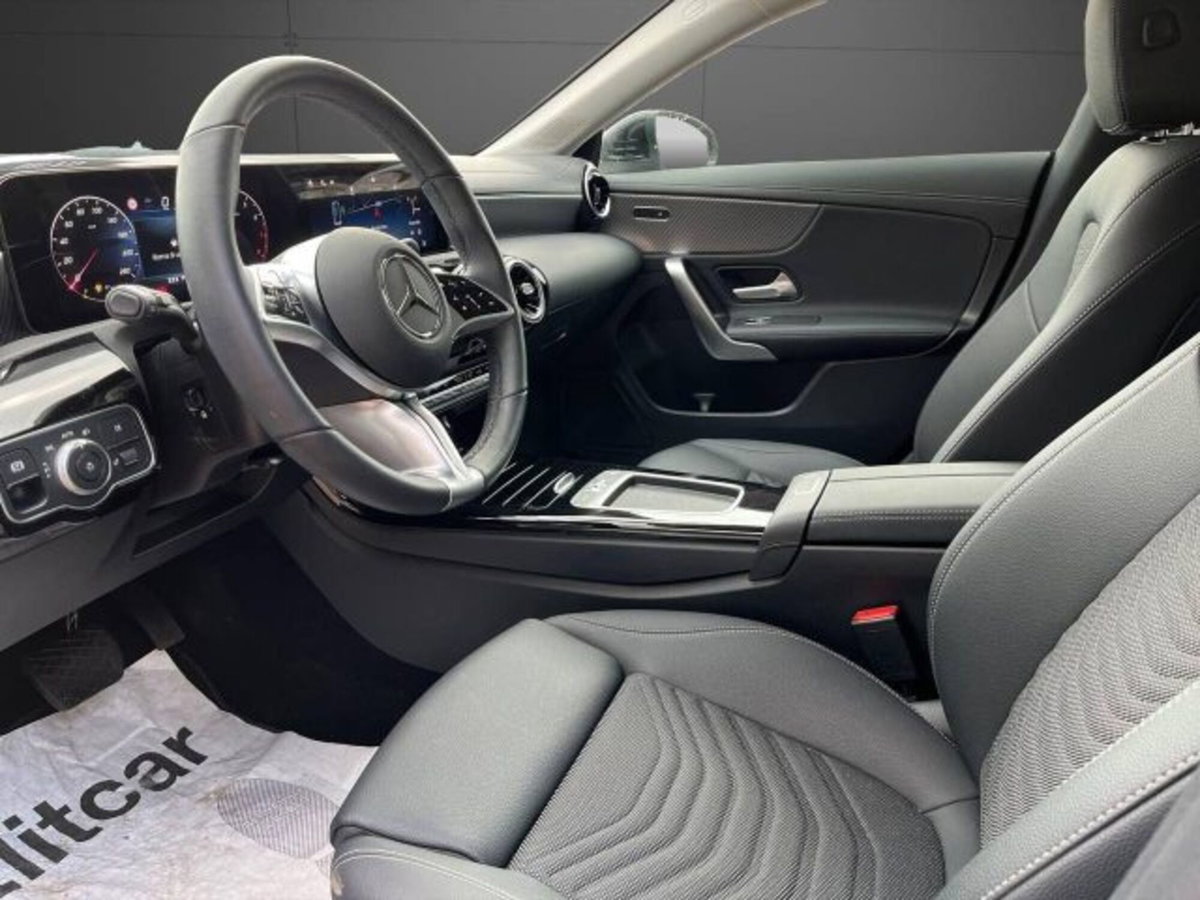 Mercedes-Benz CLA Shooting Brake 180 Automatic Shooting Brake Executive (13)
