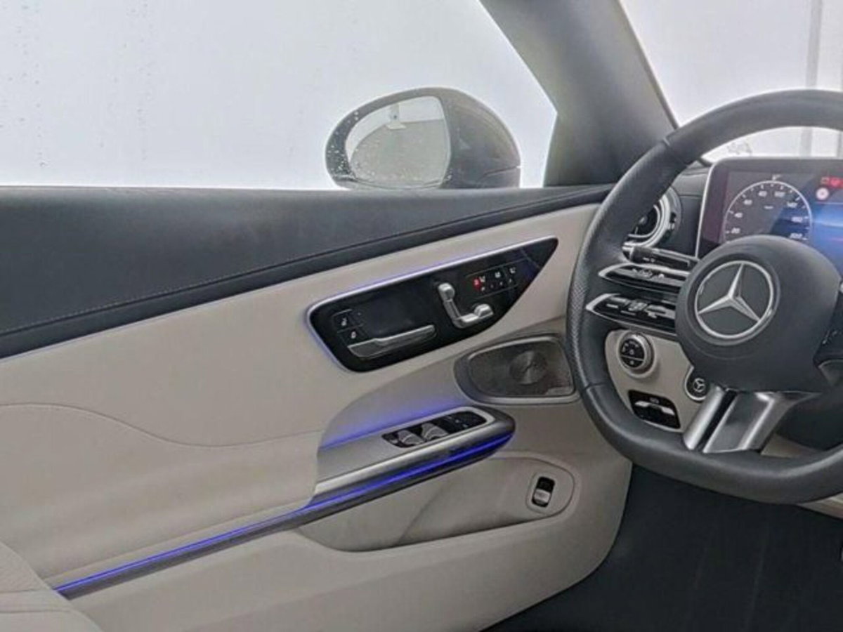 Mercedes-Benz CLE Cabrio 220 d AMG Line Premium Plus auto (5)