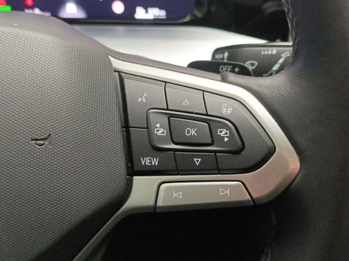 Volkswagen Golf 1.5 tsi Life 150cv (8)