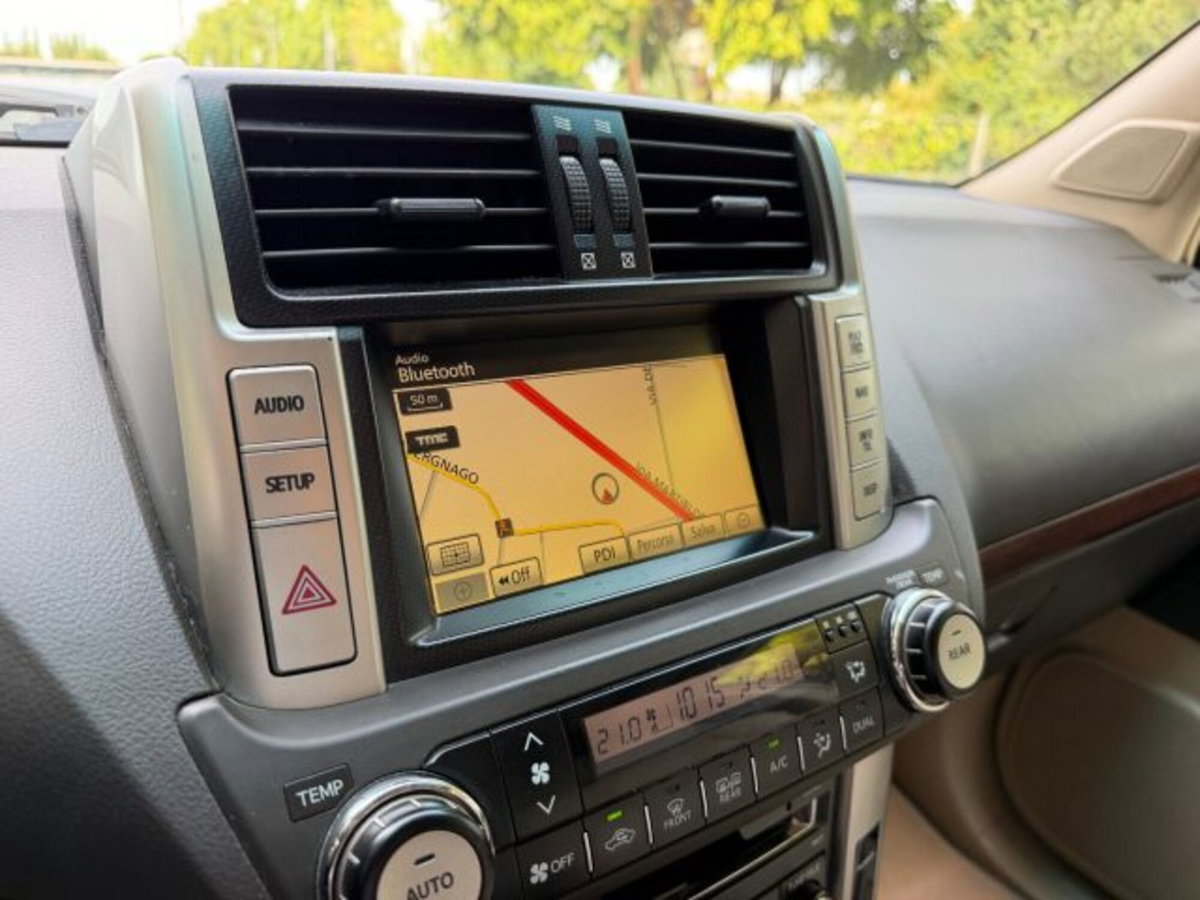 Toyota Land Cruiser 3.0 D4-D aut. 5 porte (12)
