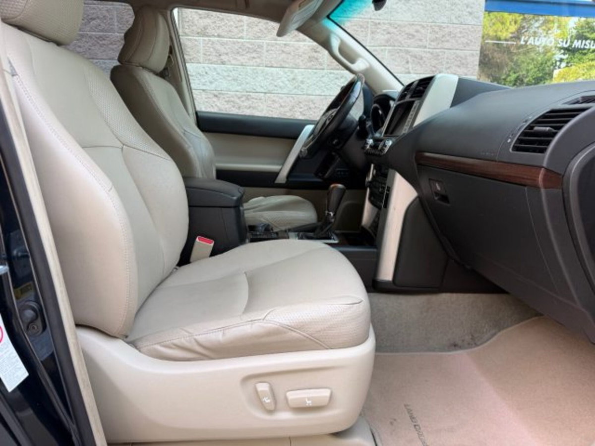 Toyota Land Cruiser 3.0 D4-D aut. 5 porte (13)