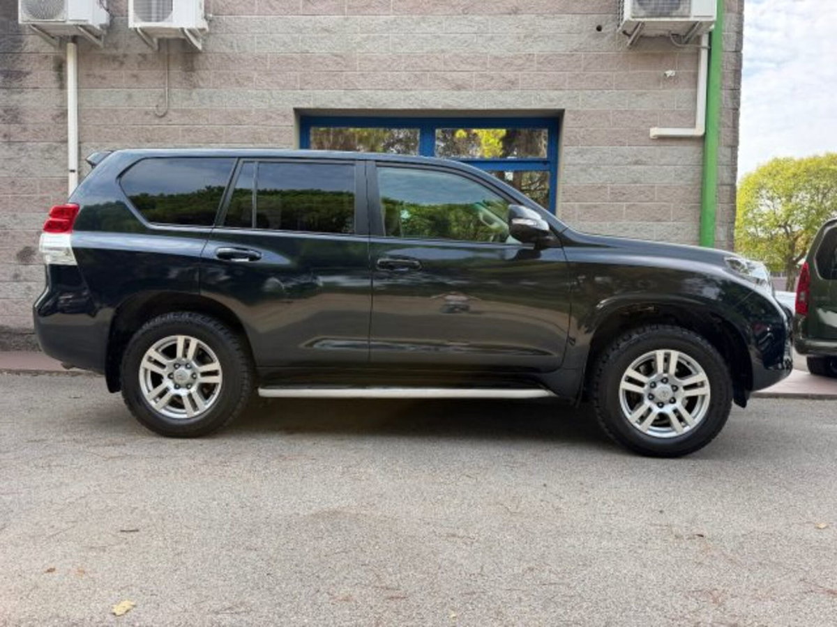 Toyota Land Cruiser 3.0 D4-D aut. 5 porte (2)