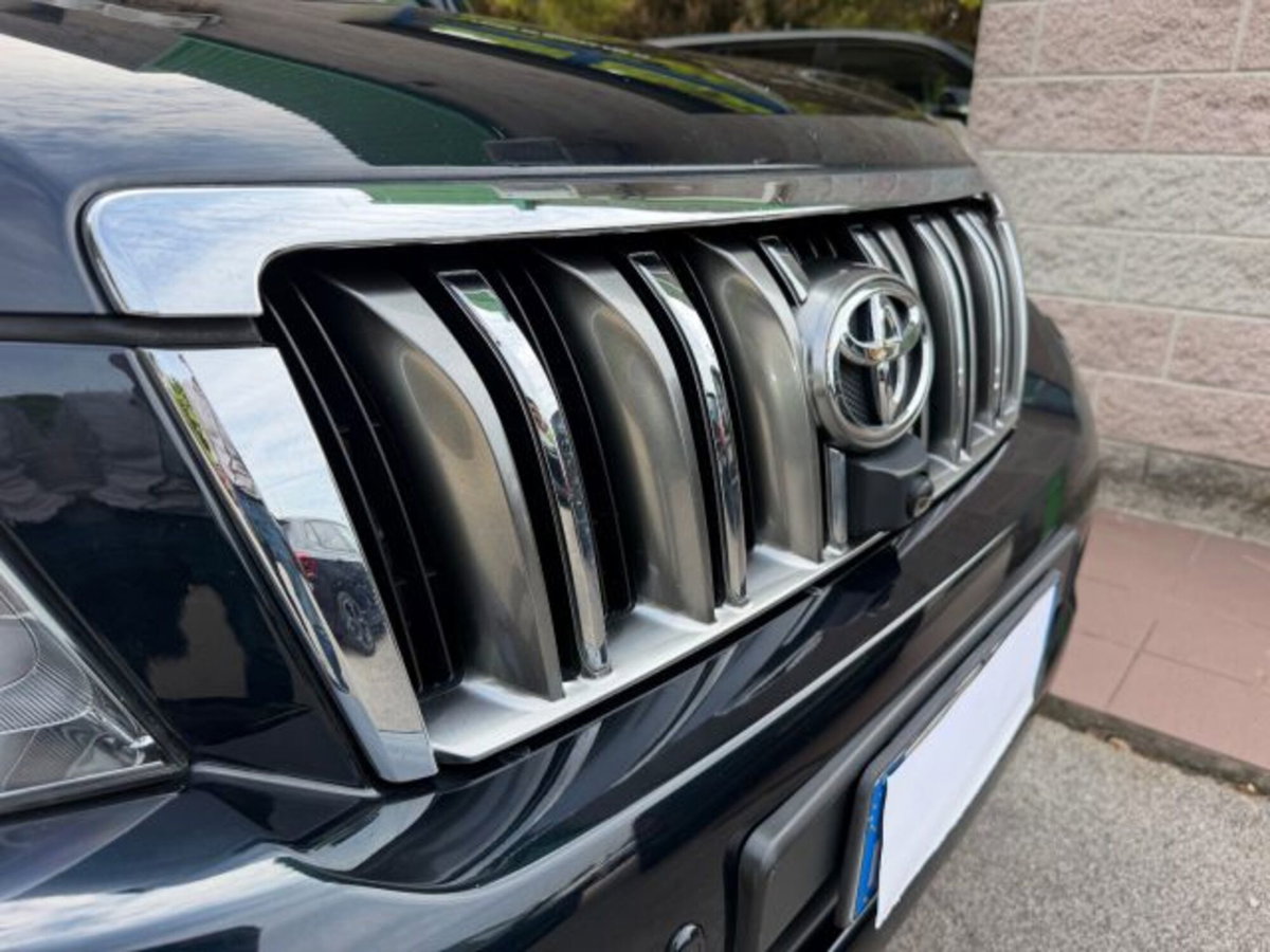 Toyota Land Cruiser 3.0 D4-D aut. 5 porte (6)