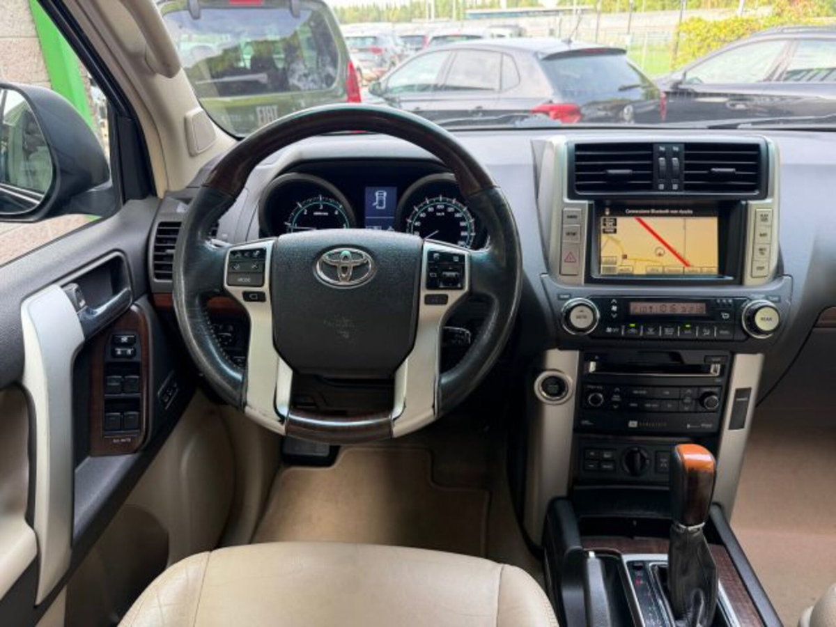 Toyota Land Cruiser 3.0 D4-D aut. 5 porte (8)
