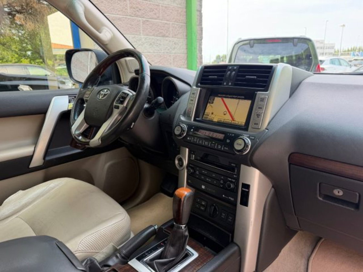 Toyota Land Cruiser 3.0 D4-D aut. 5 porte (9)