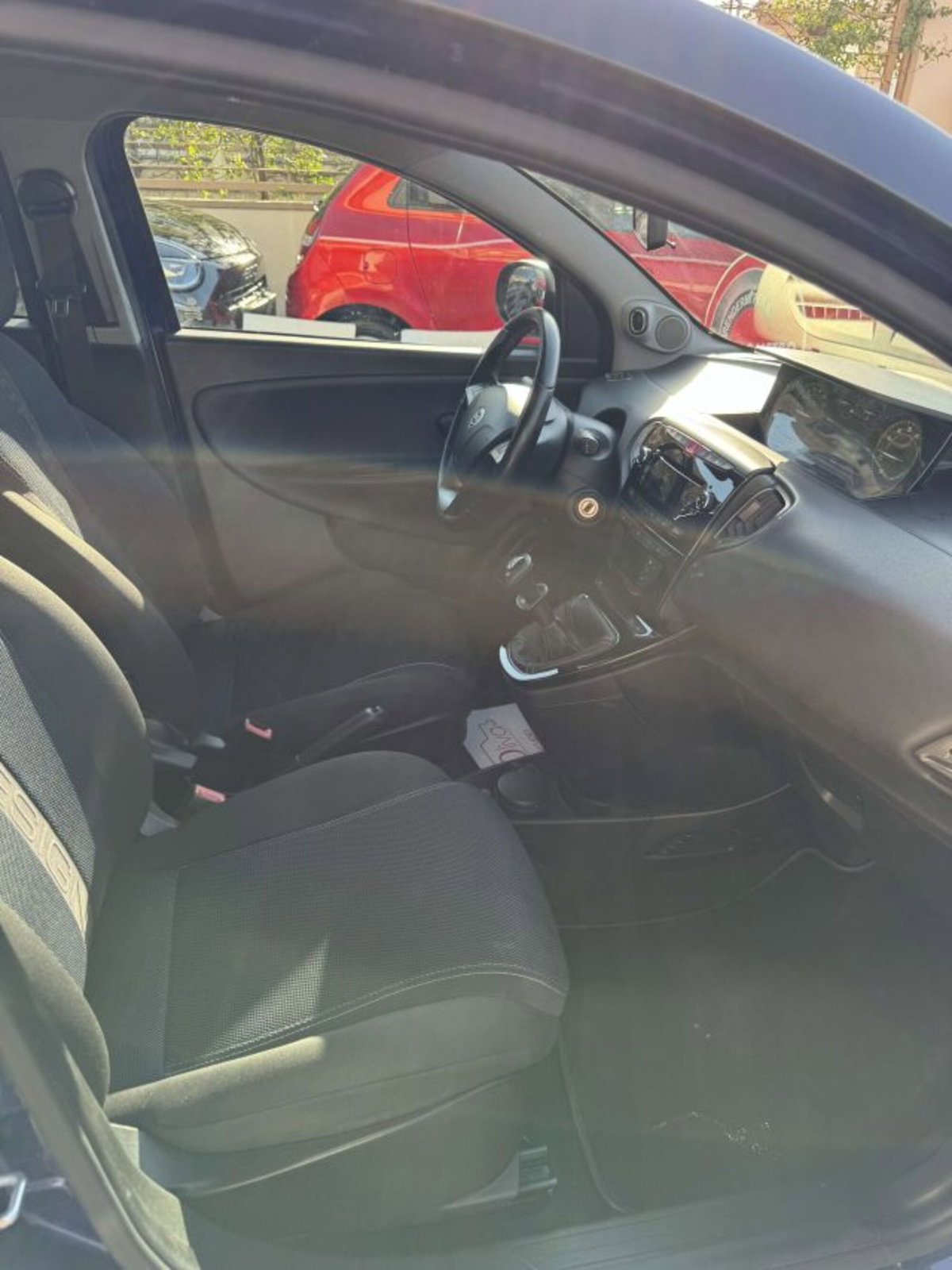 Lancia Ypsilon 1.2 69 CV 5 porte S Momodesign (12)