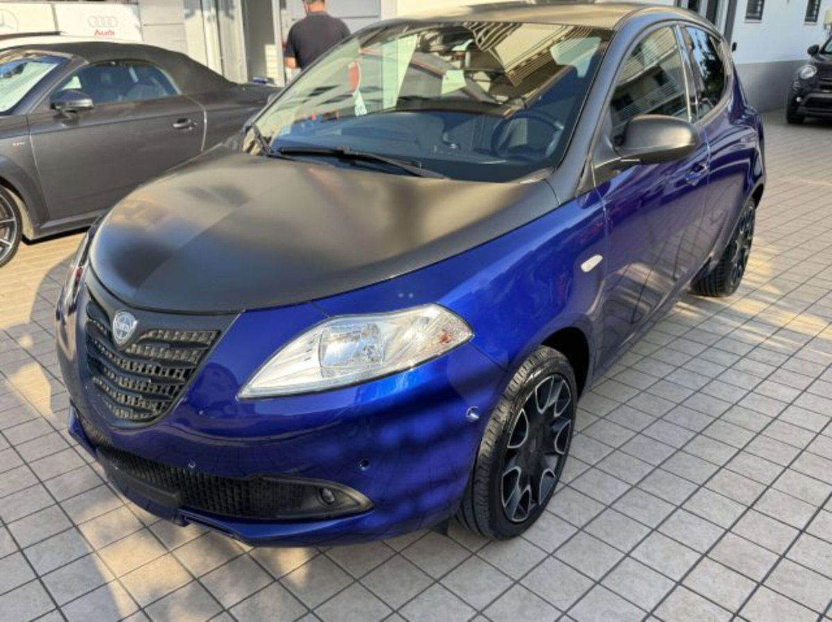 Lancia Ypsilon 1.2 69 CV 5 porte S Momodesign (2)