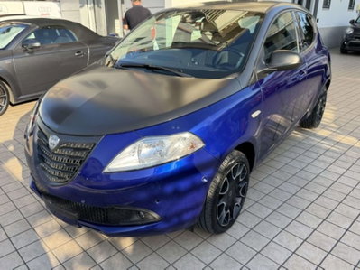 Lancia Ypsilon 1.2 69 CV 5 porte S Momodesign (2)