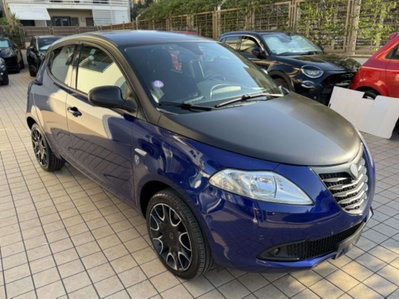 Lancia Ypsilon 1.2 69 CV 5 porte S Momodesign (3)