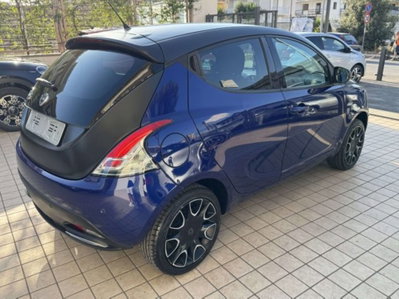 Lancia Ypsilon 1.2 69 CV 5 porte S Momodesign (4)
