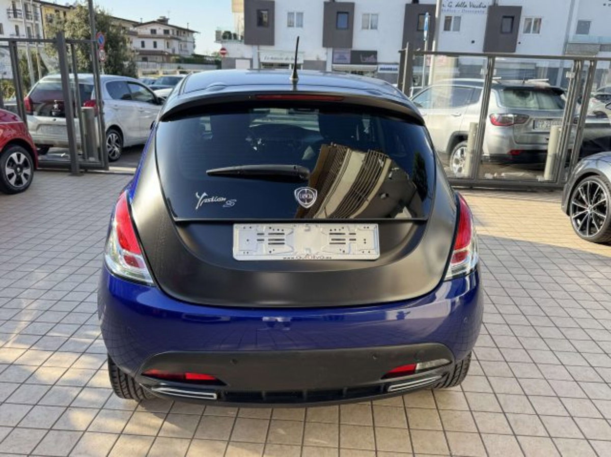 Lancia Ypsilon 1.2 69 CV 5 porte S Momodesign (5)