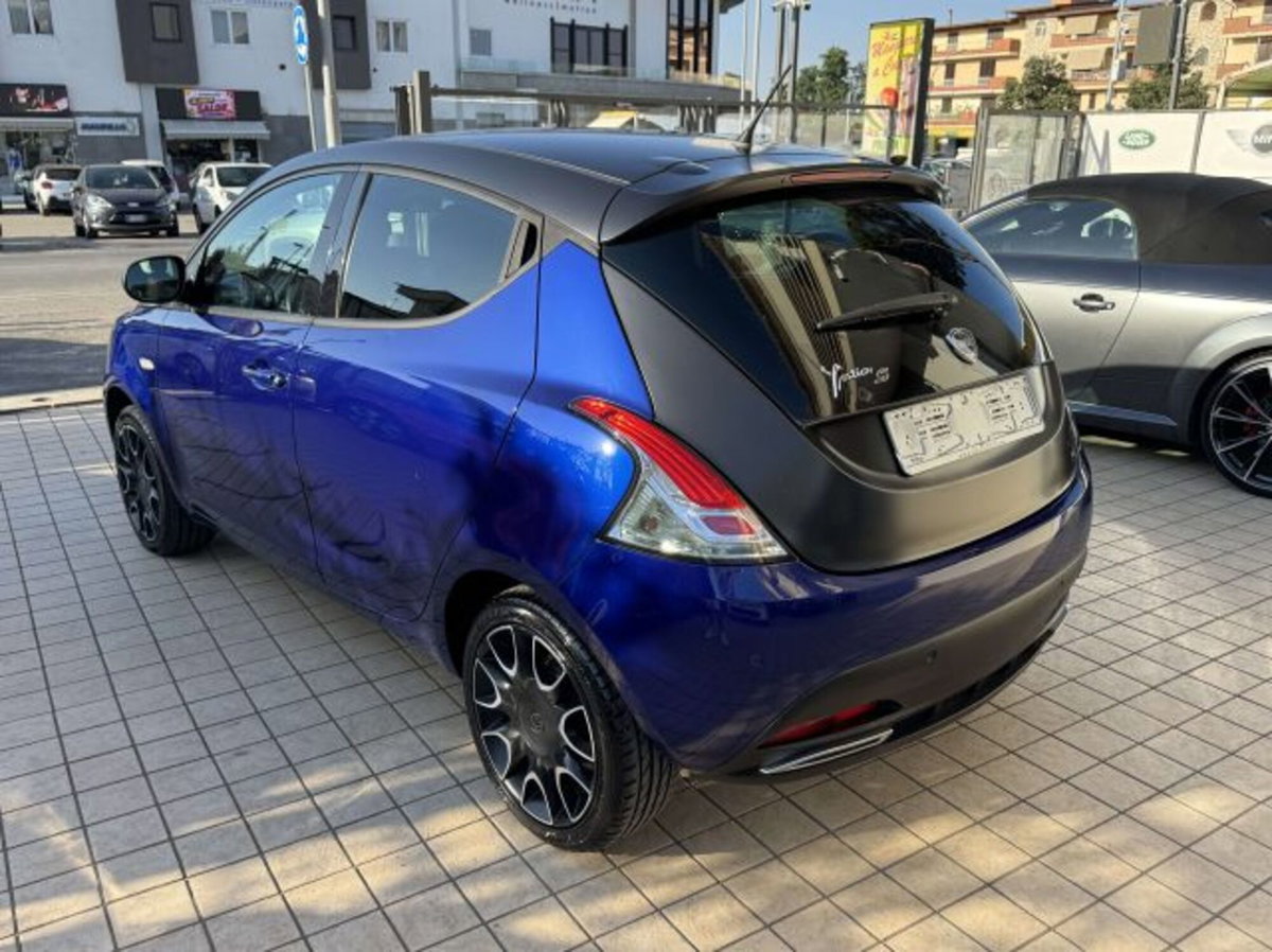 Lancia Ypsilon 1.2 69 CV 5 porte S Momodesign (6)