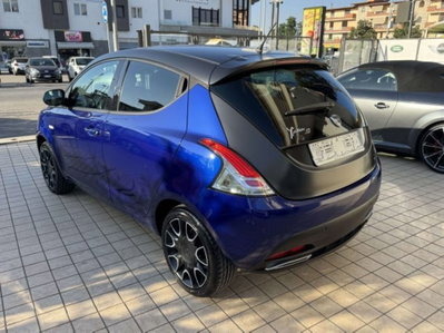 Lancia Ypsilon 1.2 69 CV 5 porte S Momodesign (6)