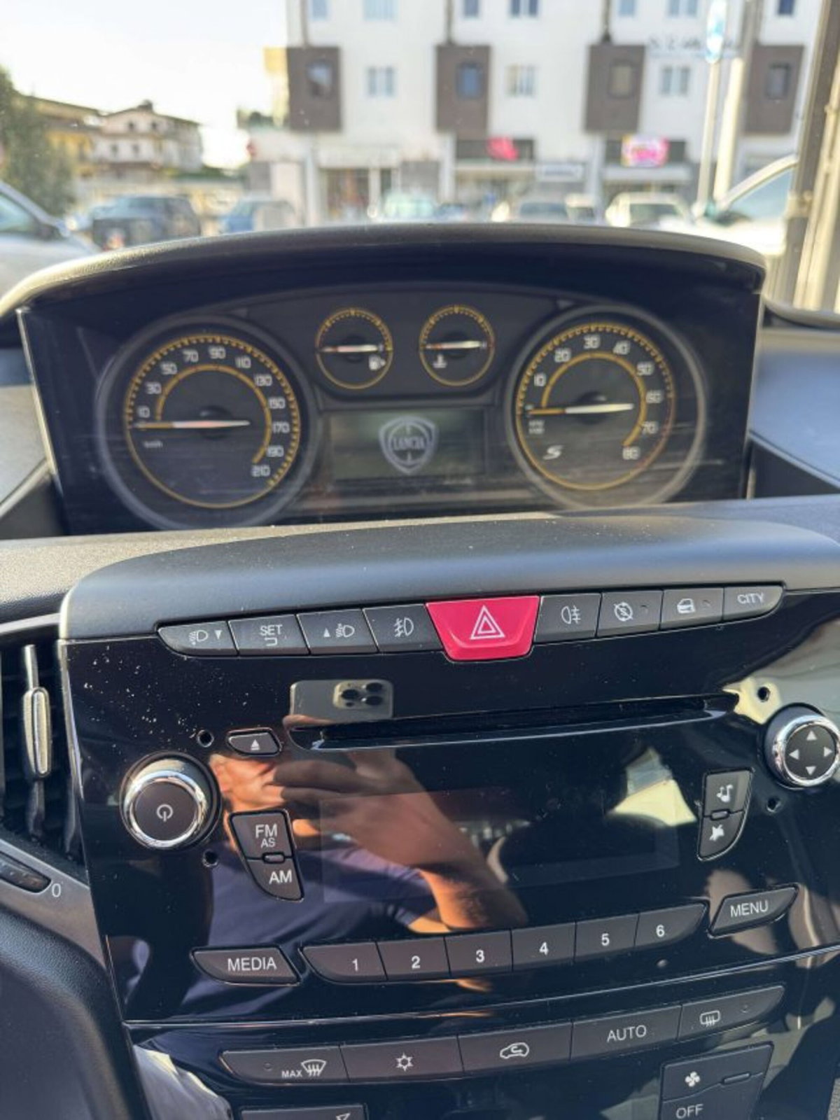 Lancia Ypsilon 1.2 69 CV 5 porte S Momodesign (7)