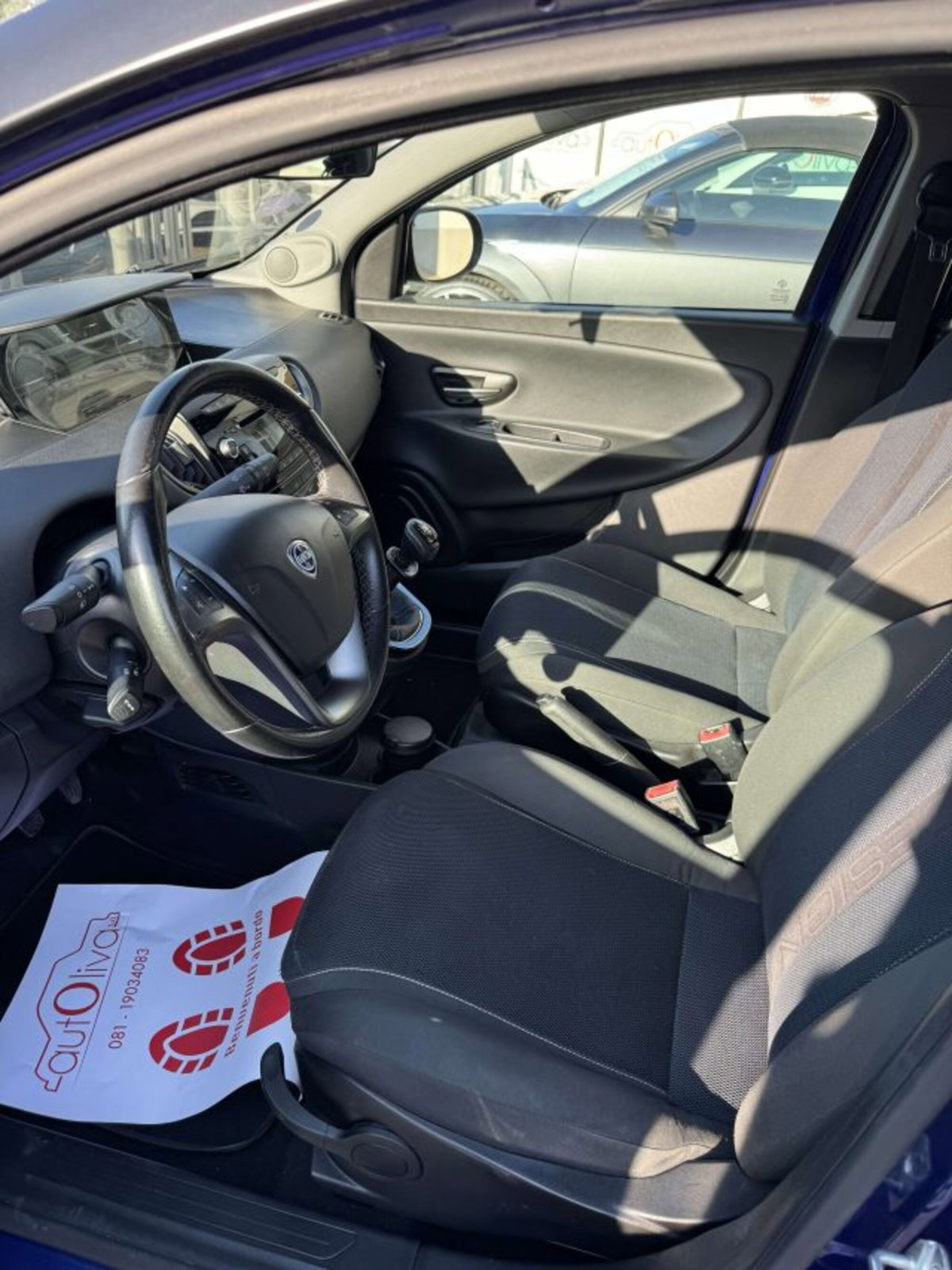 Lancia Ypsilon 1.2 69 CV 5 porte S Momodesign (8)