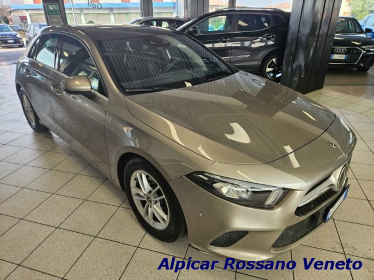 Mercedes-Benz Classe A Sedan 180 d Automatic 4p. Premium (2)