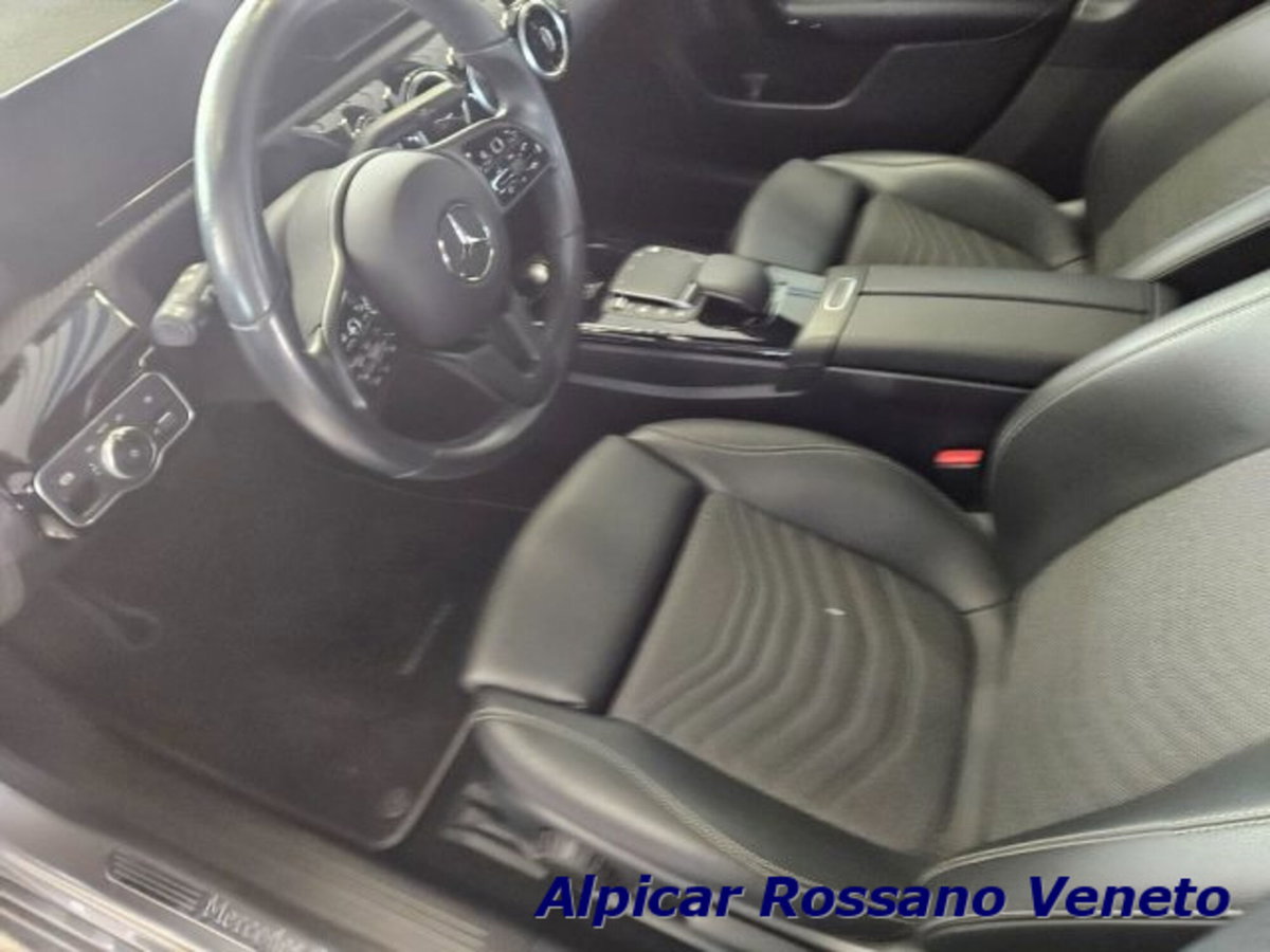Mercedes-Benz Classe A Sedan 180 d Automatic 4p. Premium (3)