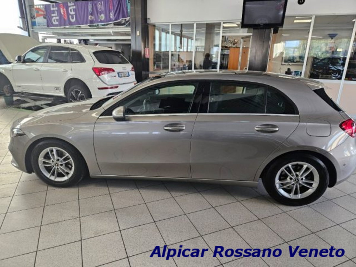 Mercedes-Benz Classe A Sedan 180 d Automatic 4p. Premium (4)