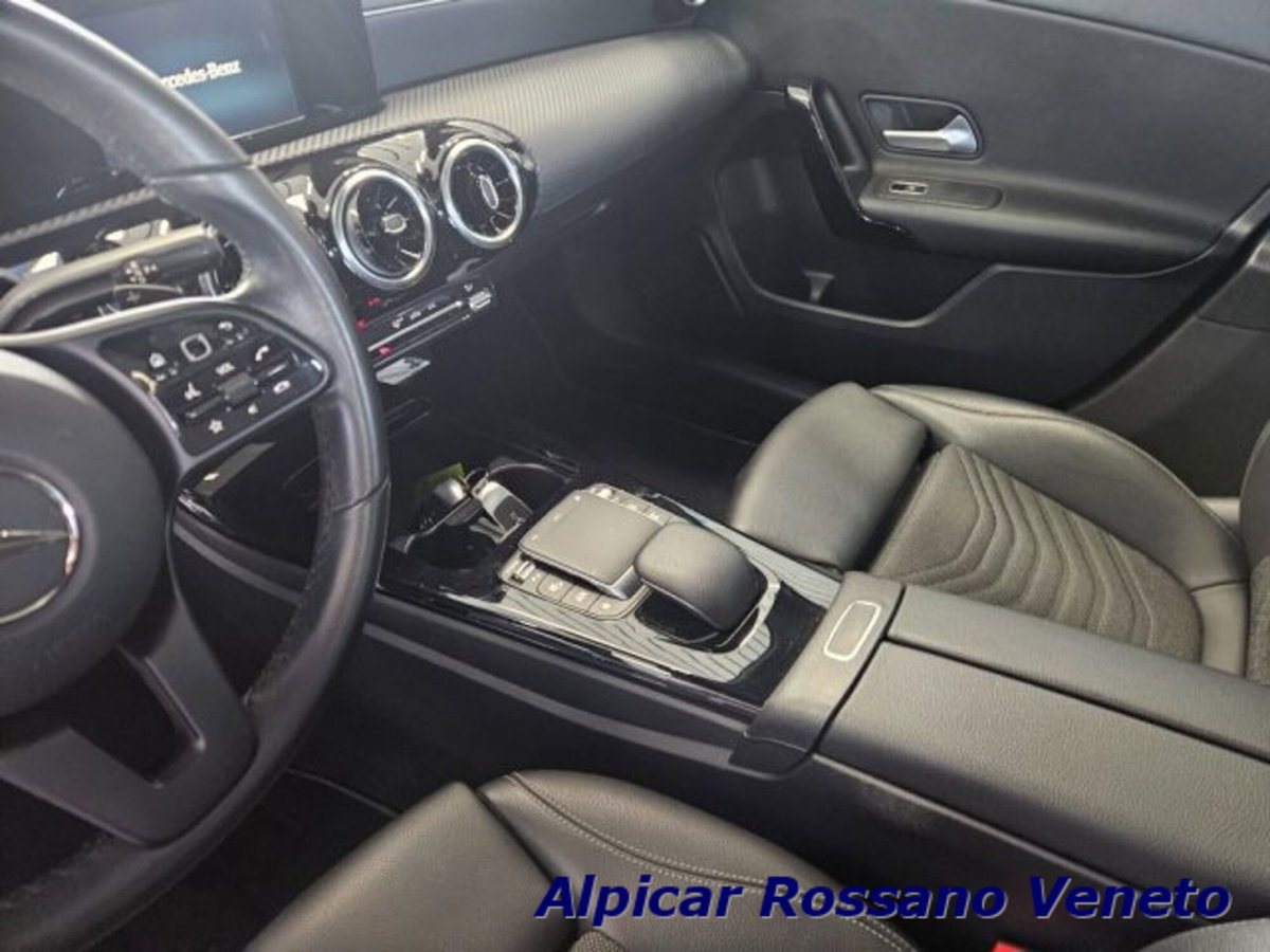 Mercedes-Benz Classe A Sedan 180 d Automatic 4p. Premium (9)