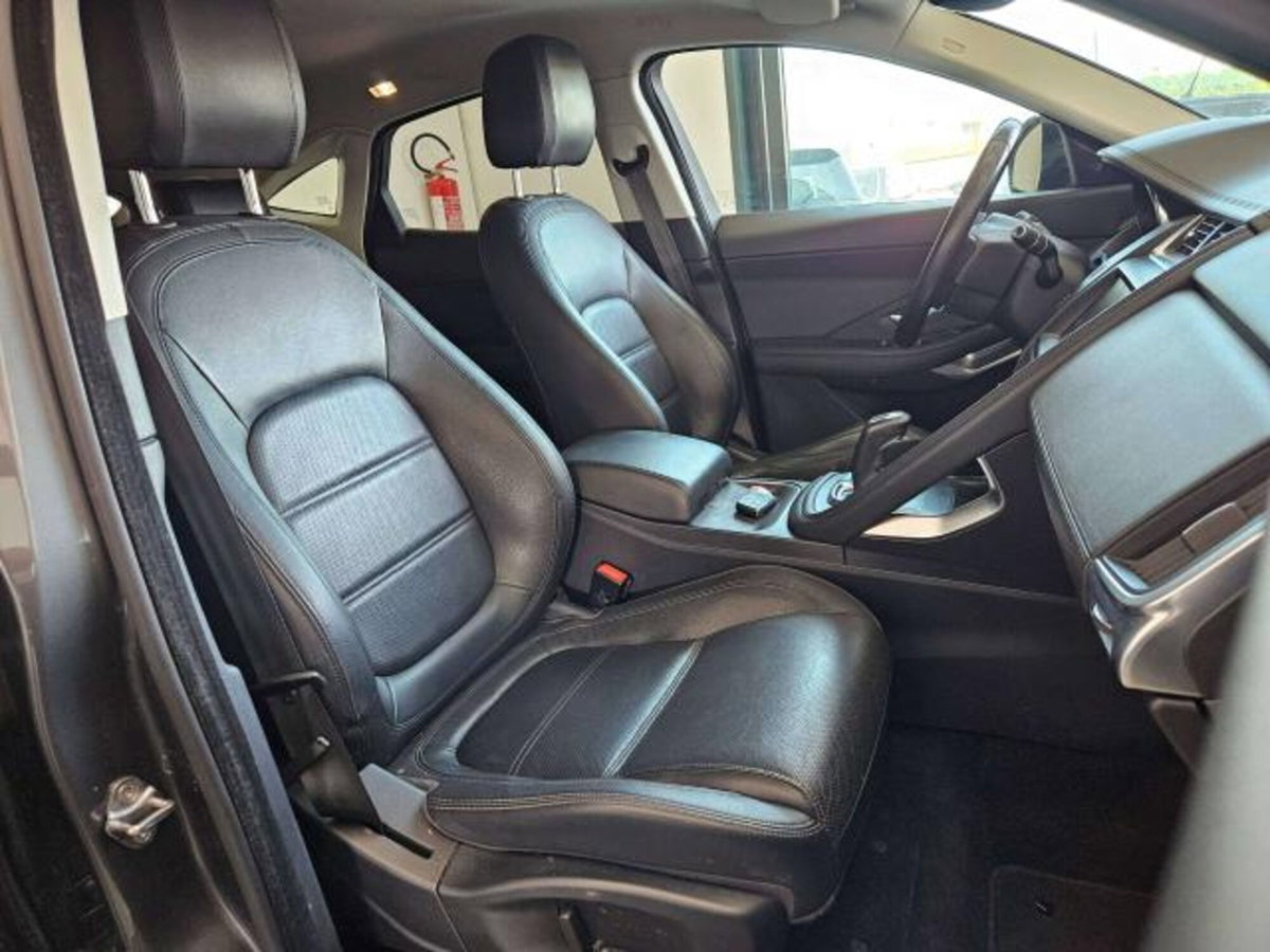 Jaguar E-Pace 2.0D 150 CV AWD R-Dynamic S (11)