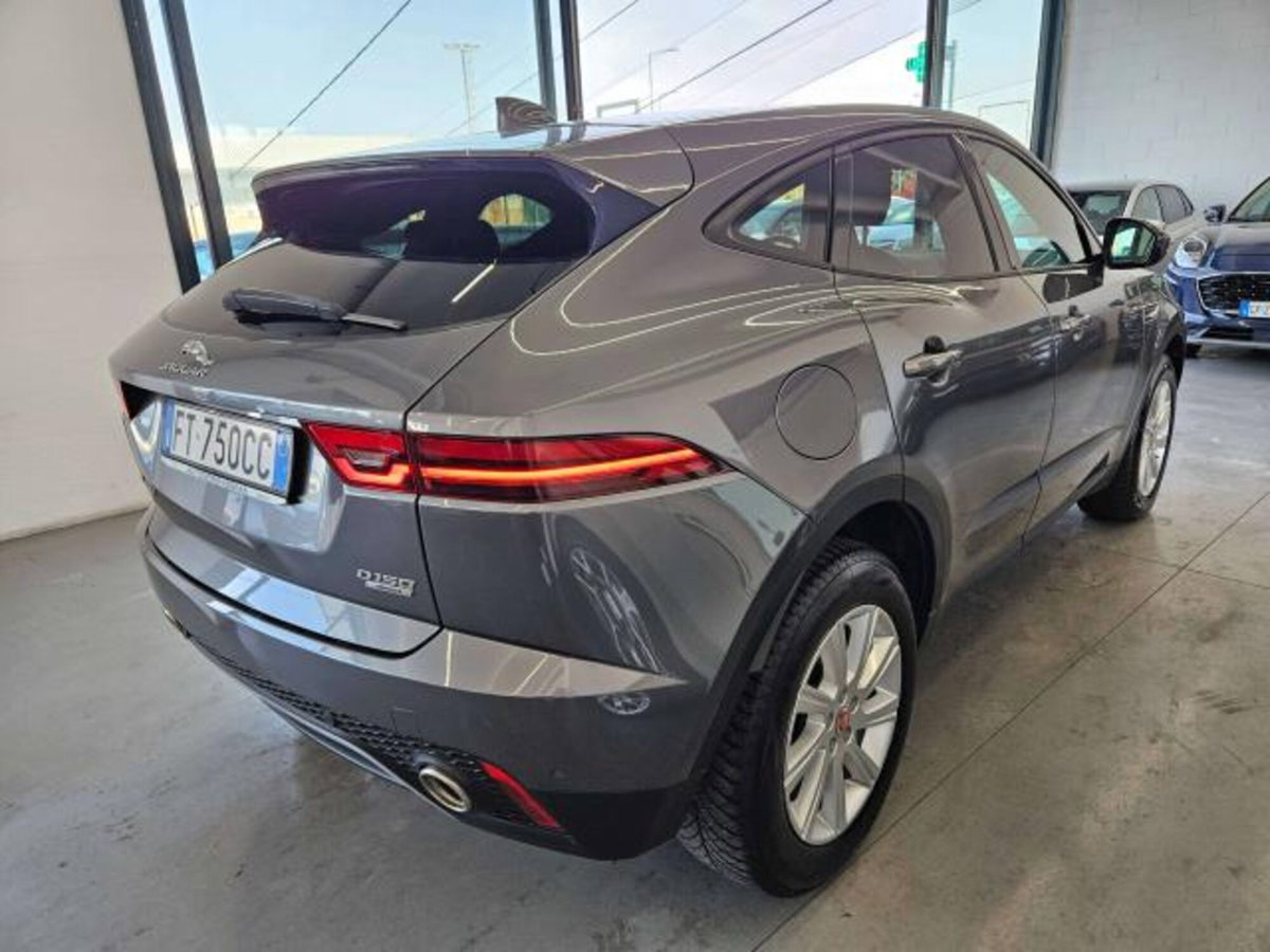 Jaguar E-Pace 2.0D 150 CV AWD R-Dynamic S (6)