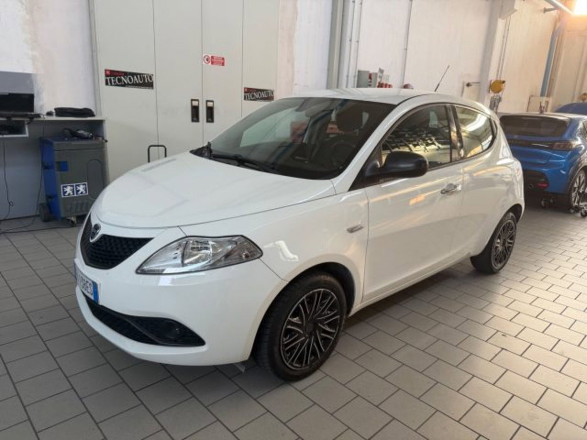 Lancia Ypsilon 1.2 69 CV 5 porte GPL Ecochic Gold