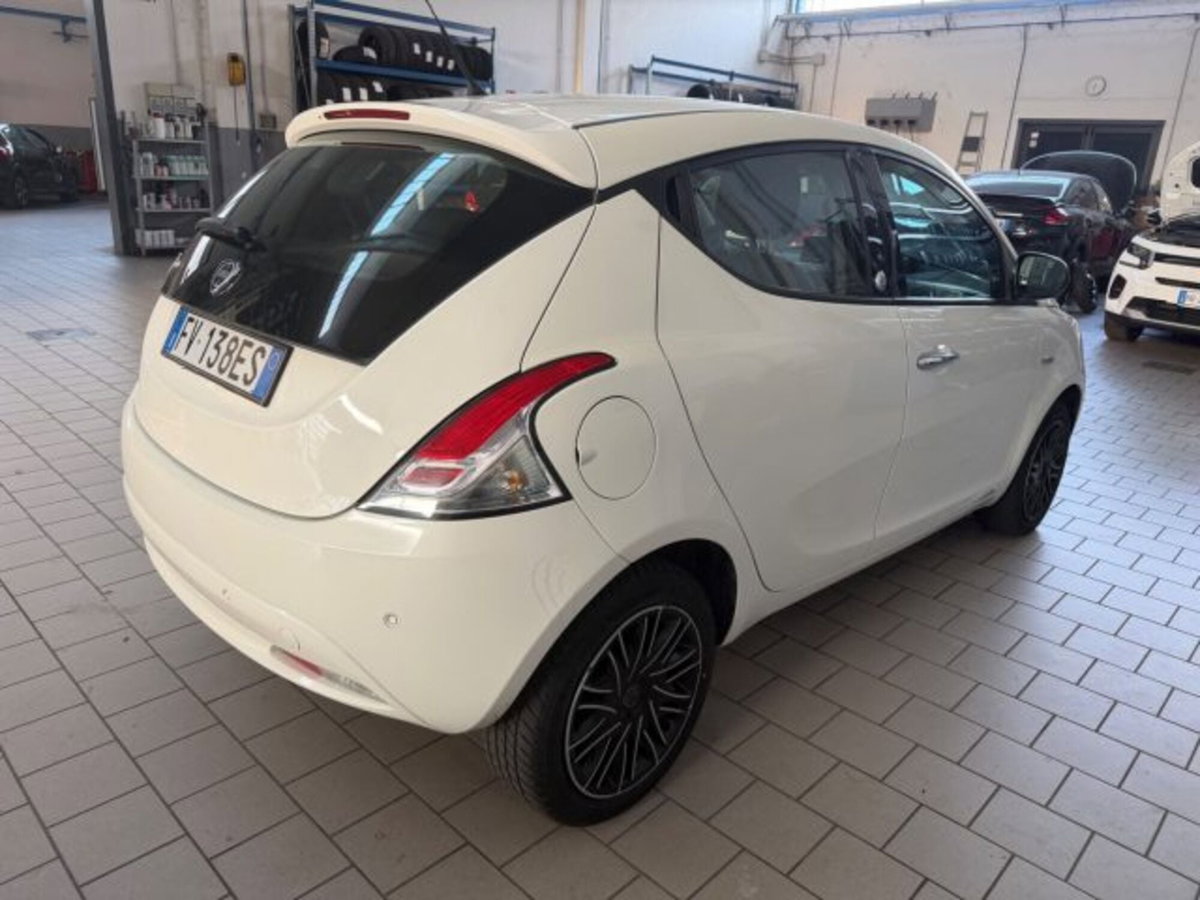Lancia Ypsilon 1.2 69 CV 5 porte GPL Ecochic Gold (3)