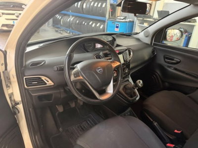 Lancia Ypsilon 1.2 69 CV 5 porte GPL Ecochic Gold (6)