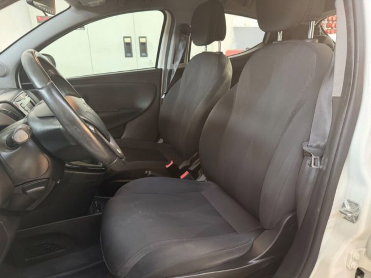 Lancia Ypsilon 1.2 69 CV 5 porte GPL Ecochic Gold (7)