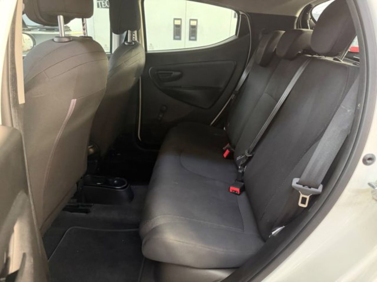 Lancia Ypsilon 1.2 69 CV 5 porte GPL Ecochic Gold (8)