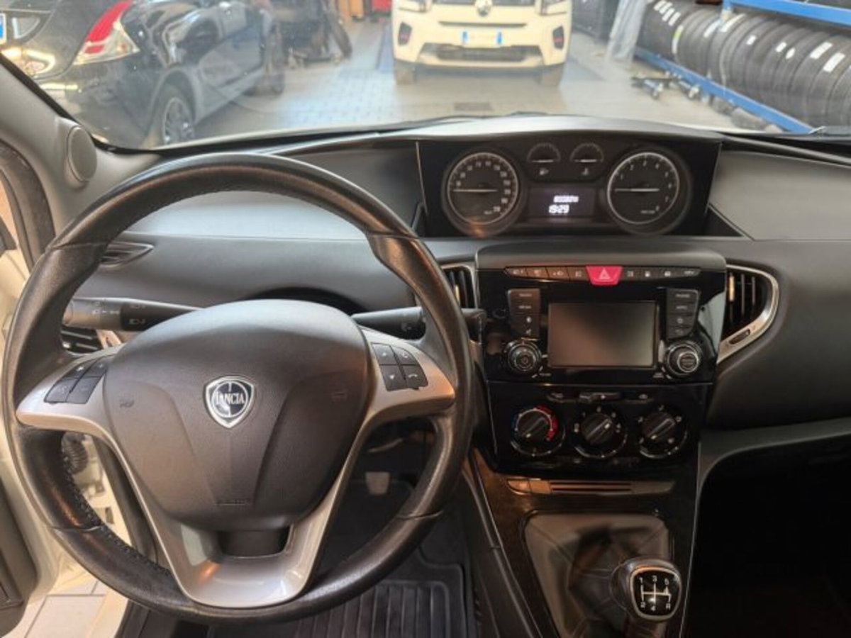 Lancia Ypsilon 1.2 69 CV 5 porte GPL Ecochic Gold (9)