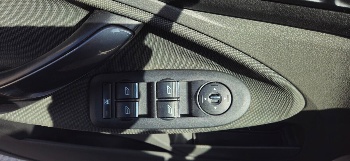 Ford Kuga 2.0 TDCi 136 CV 4WD Titanium DPF (9)
