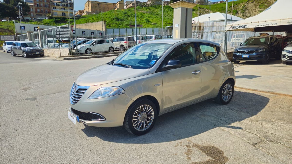 Lancia Ypsilon 1.2 69 CV 5 porte Gold (3)