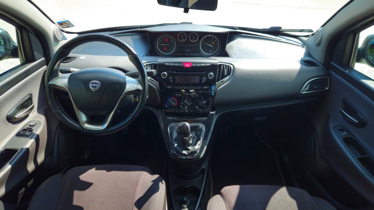 Lancia Ypsilon 1.2 69 CV 5 porte Gold (7)