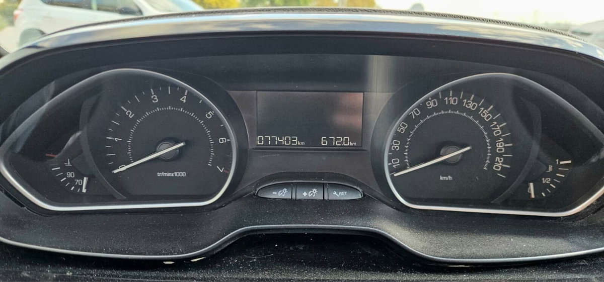 Peugeot 208 82 5 porte Allure (12)