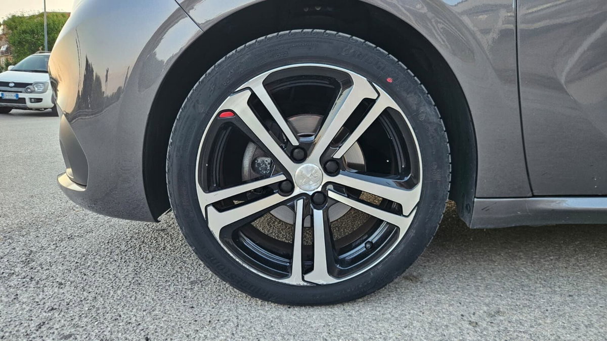 Peugeot 208 120 S&S 5 porte GT Line (19)