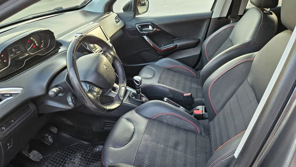 Peugeot 208 120 S&S 5 porte GT Line (5)