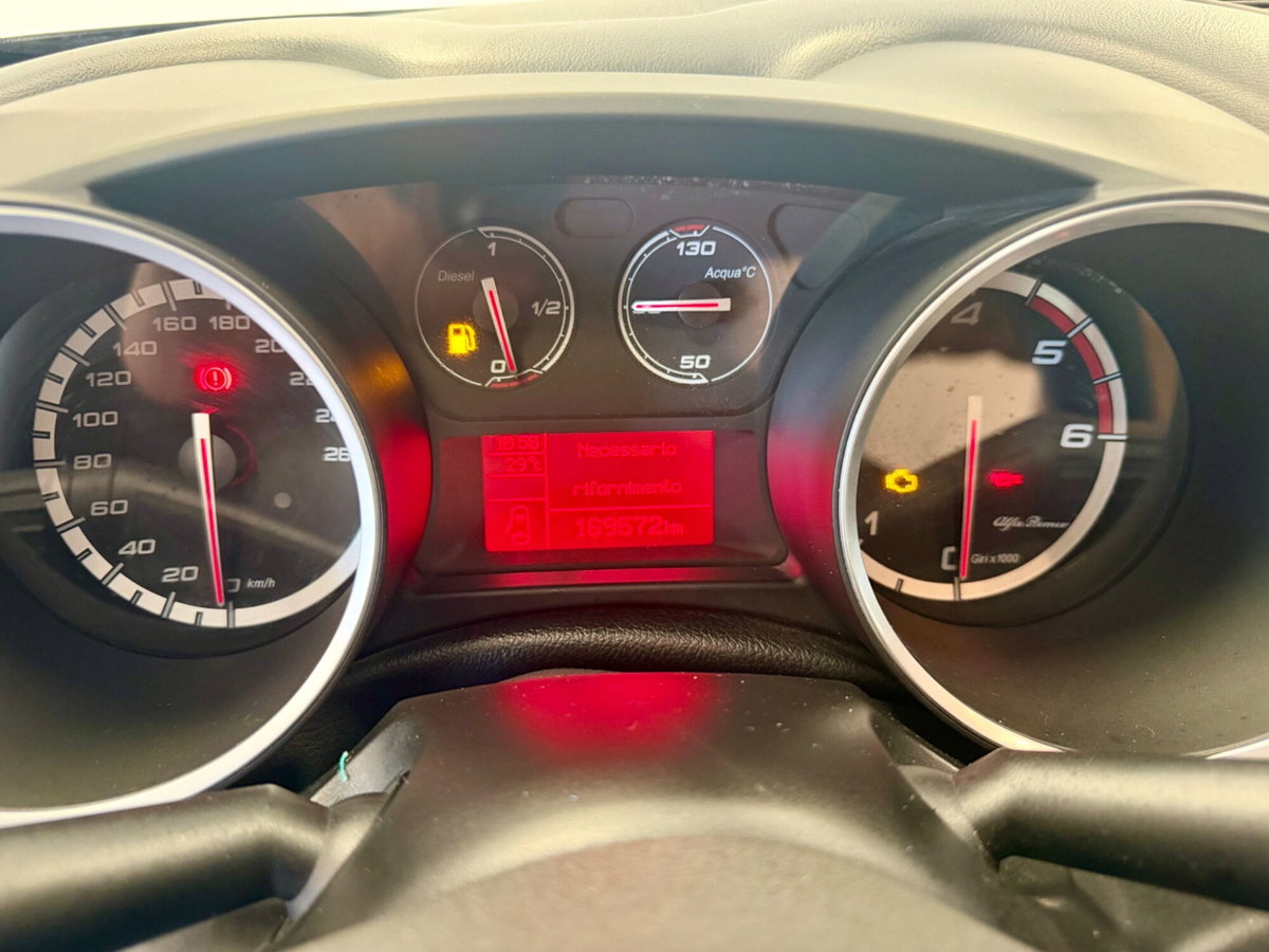 Alfa Romeo Giulietta 1.6 JTDm-2 Exclusive (14)