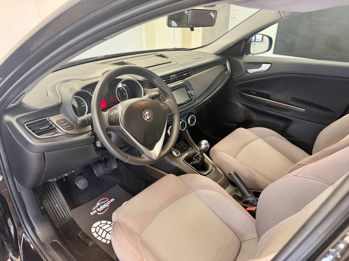 Alfa Romeo Giulietta 1.6 JTDm-2 Exclusive (9)