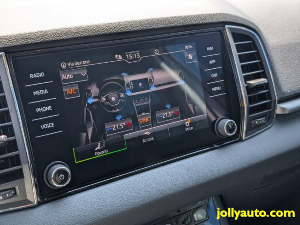 Skoda Karoq 2.0 TDI EVO SCR 115 CV DSG Executive (17)