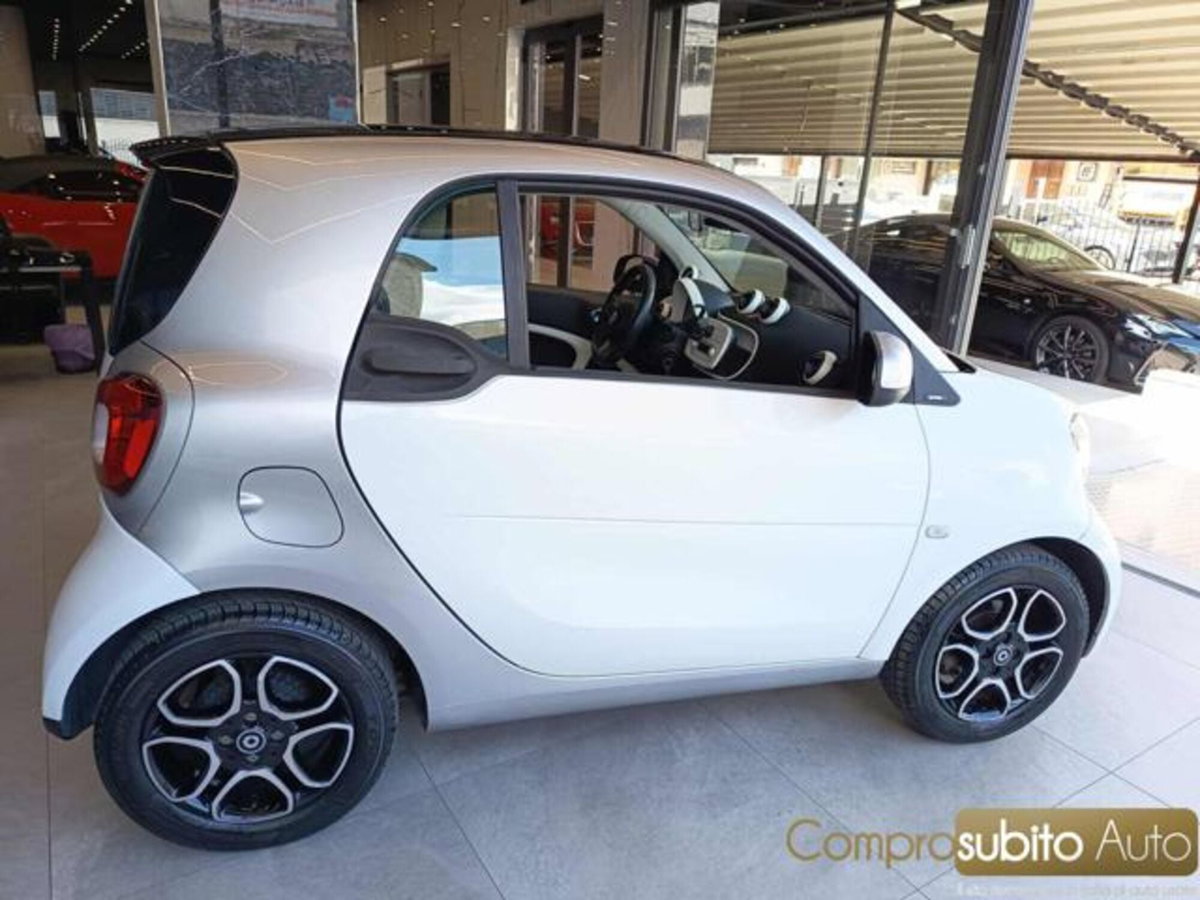 smart Fortwo 1000 52 kW MHD coupé pure (8)
