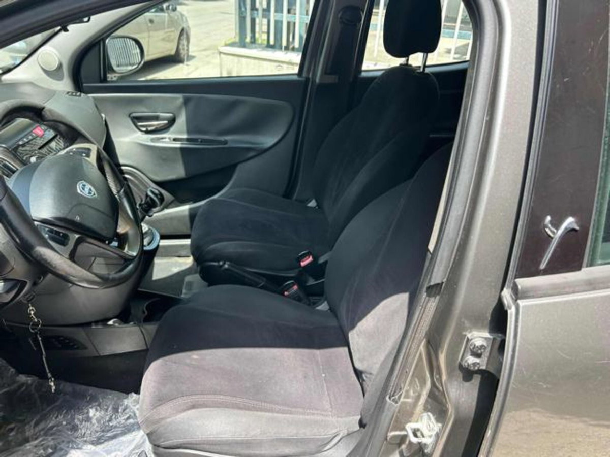 Lancia Ypsilon 1.2 69 CV 5 porte GPL Ecochic Gold (8)