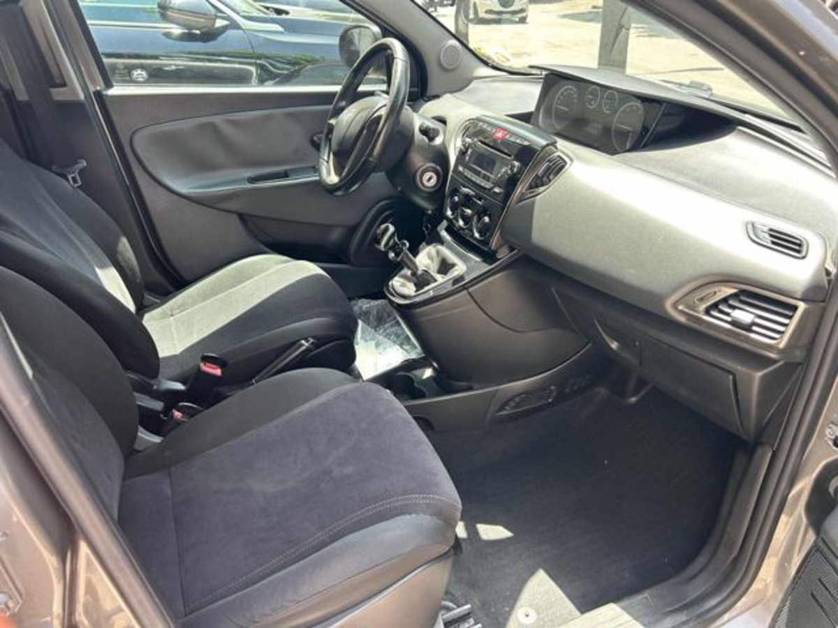 Lancia Ypsilon 1.2 69 CV 5 porte GPL Ecochic Gold (9)