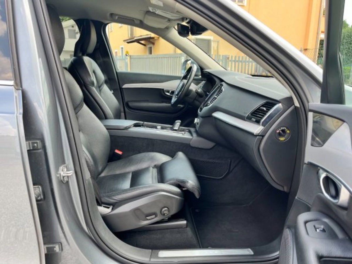 Volvo XC90 B5 (d) AWD Geartronic 7 posti Momentum Pro (7)