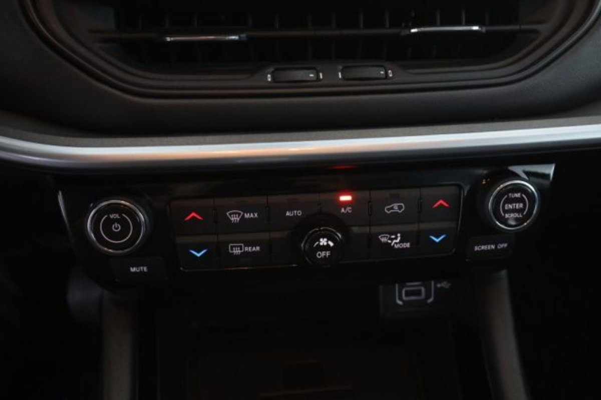 Jeep Compass 1.6 Multijet II 2WD Limited (13)