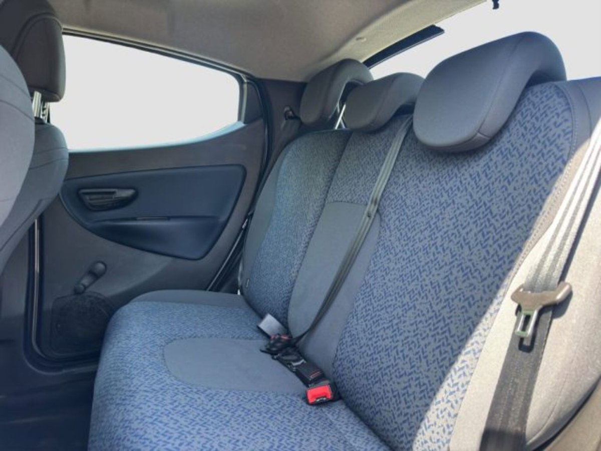 Lancia Ypsilon 1.0 FireFly 5 porte S&S Hybrid Ecochic Gold (10)