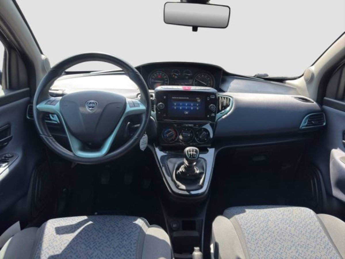 Lancia Ypsilon 1.0 FireFly 5 porte S&S Hybrid Ecochic Gold (11)