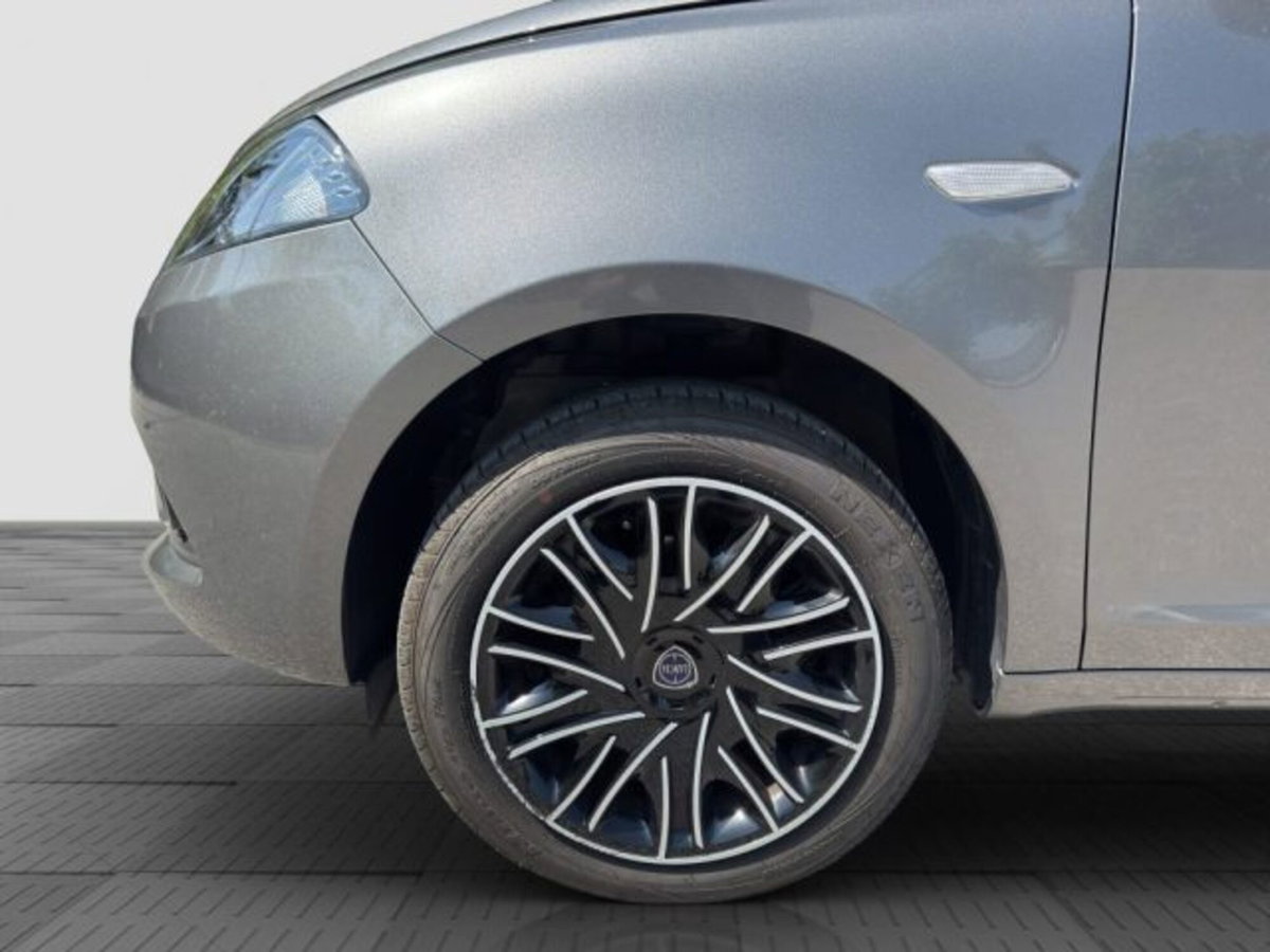 Lancia Ypsilon 1.0 FireFly 5 porte S&S Hybrid Ecochic Gold (15)